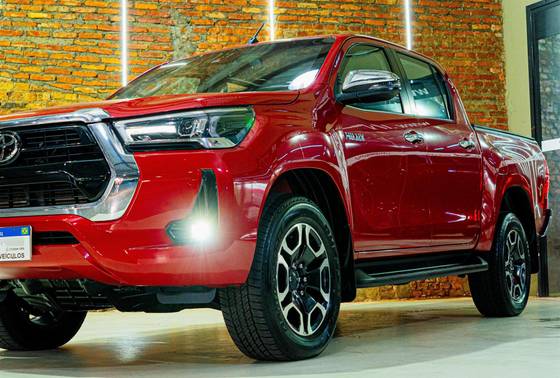 TOYOTA HILUX 2.8 D-4D TURBO DIESEL CD SRX 4X4 AUTOMÁTICO